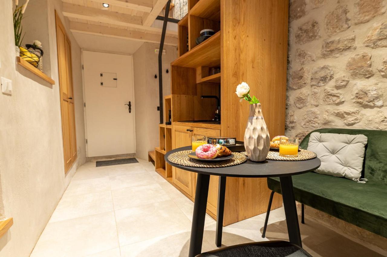 Superior 1 Bedroom Gabriela Next To Buza Apartment *